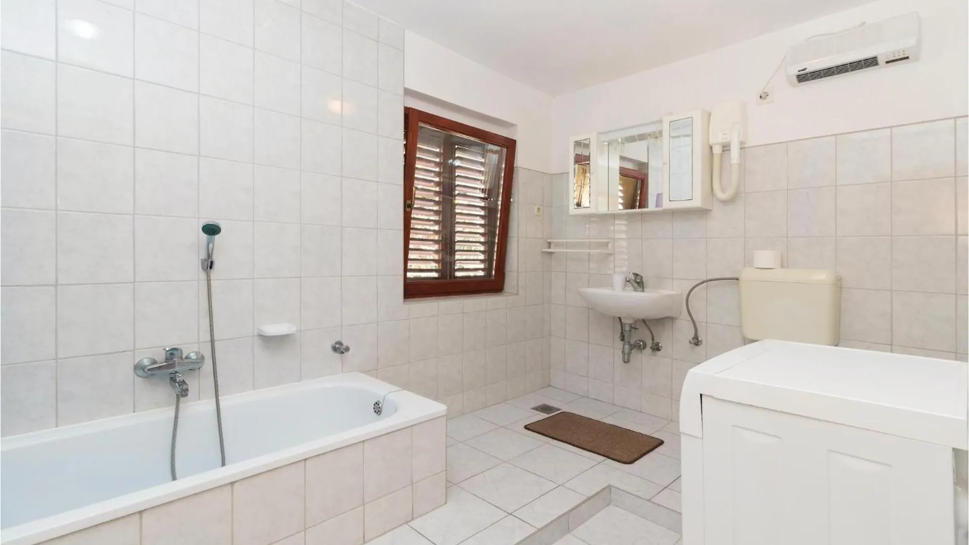 Lovely Home In Preko With Wifi 0*,